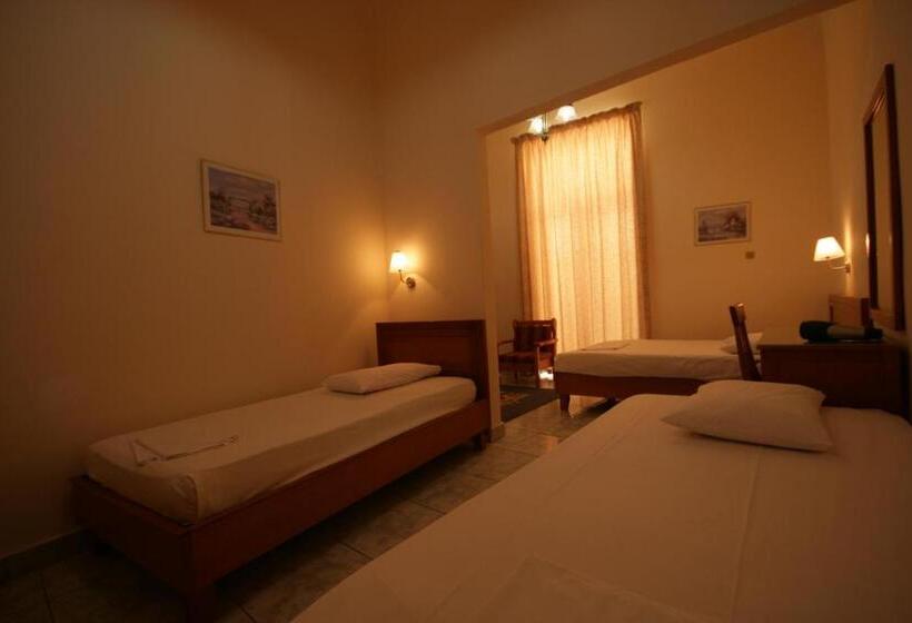 חדר סטנדרט לארבעה, Lena