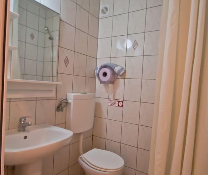 חדר סטנדרט, Lena