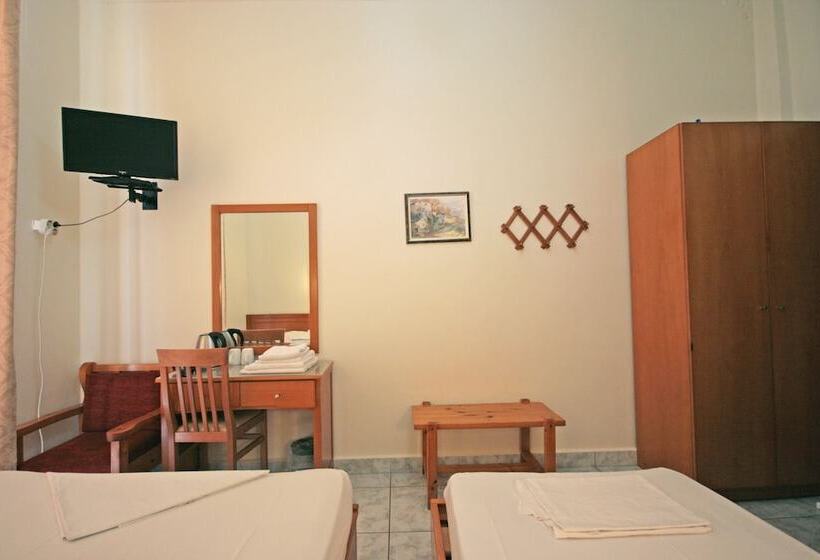 חדר סטנדרט לשלושה, Lena