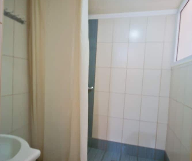 חדר סטנדרט לארבעה, Lena