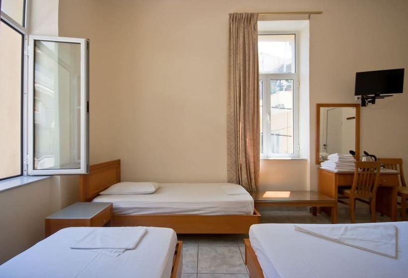 חדר סטנדרט לארבעה, Lena