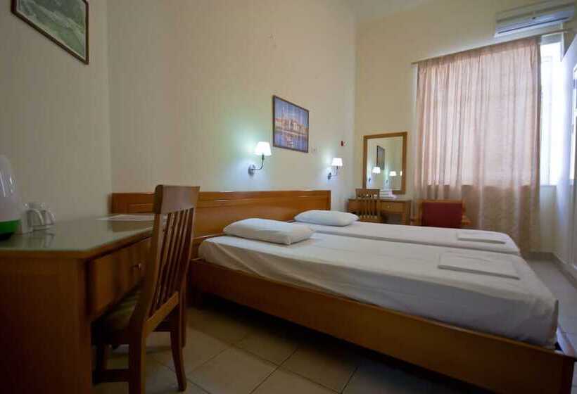 חדר סטנדרט, Lena