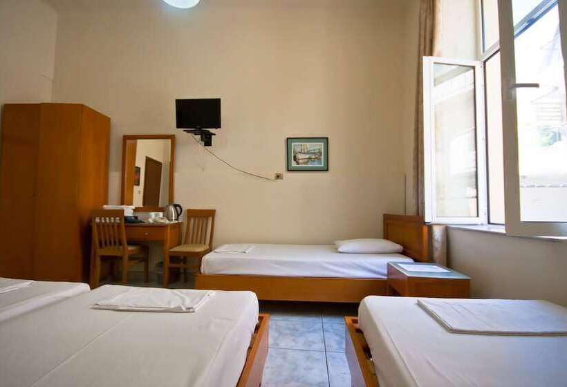 חדר סטנדרט לארבעה, Lena