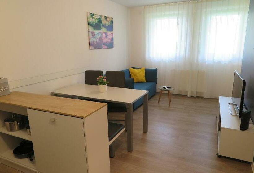 استودیوی استاندارد, Spreepolis Boardinghaus