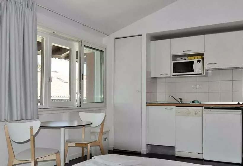 استودیوی سوپریور, Temporesidence Chateauneuf