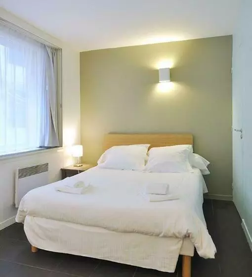استودیوی استاندارد, Temporesidence Chateauneuf