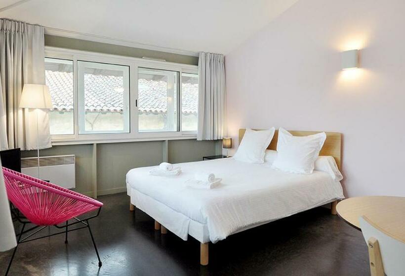 סטודיו נוח, Temporesidence Chateauneuf