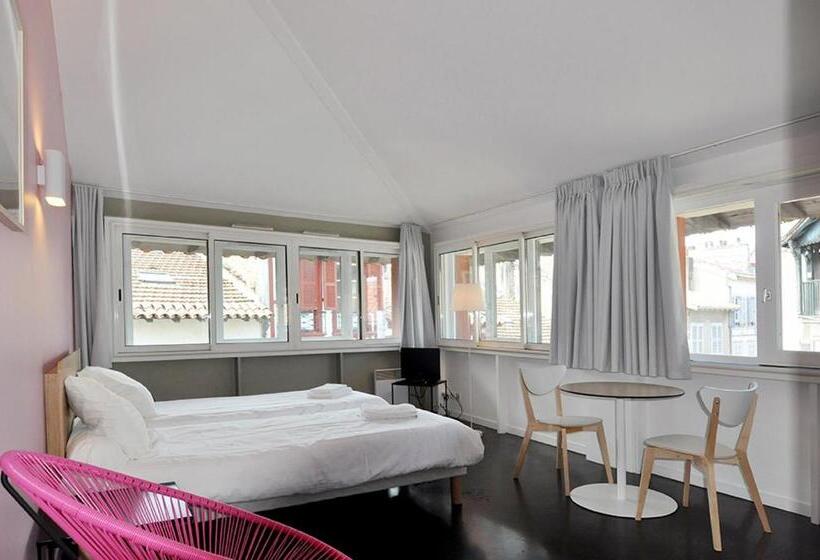 סטודיו סופריור, Temporesidence Chateauneuf