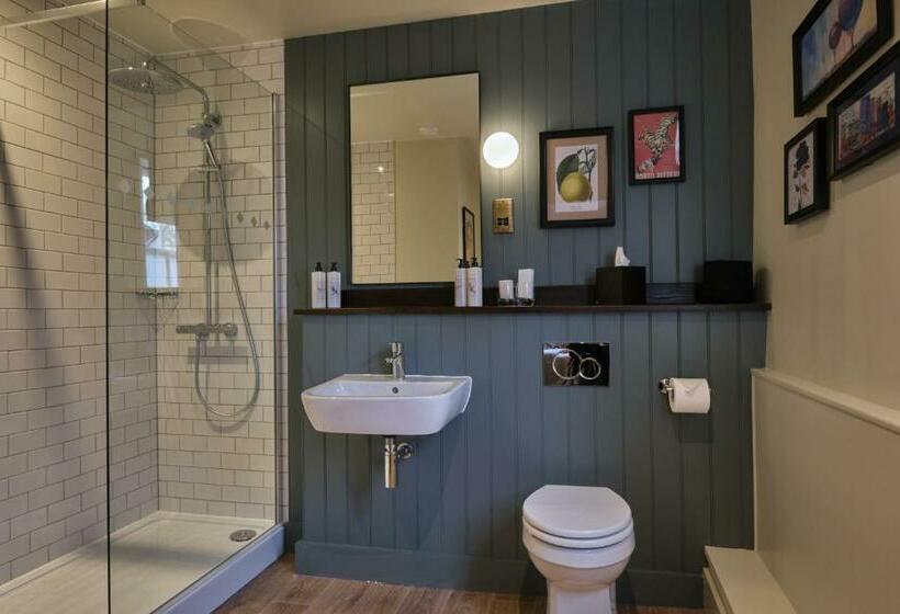 豪华房间, The Bear Esher