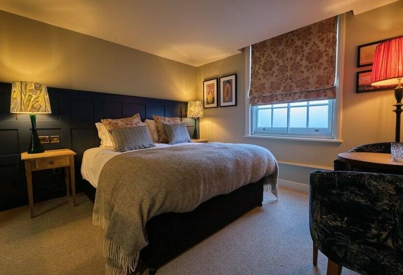 豪华房间, The Bear Esher