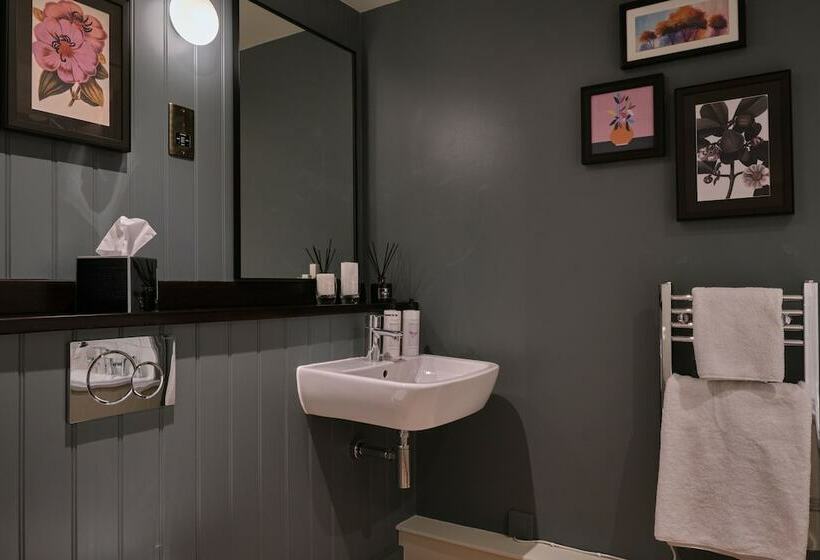 豪华房间, The Bear Esher