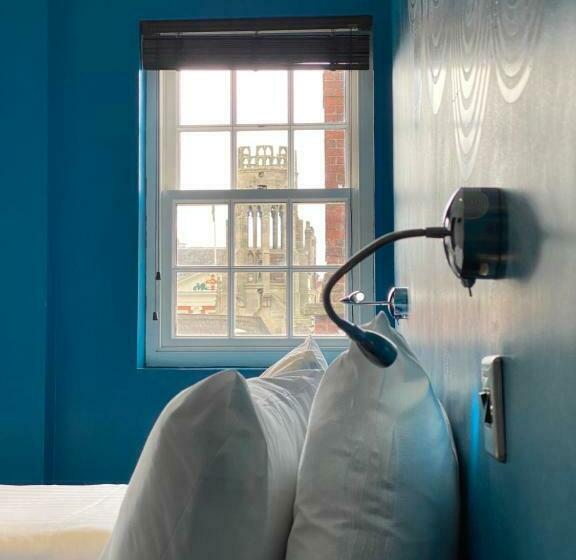 스탠다드 룸, The Fort York