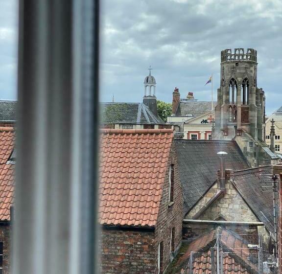 Номер Стандарт, The Fort York