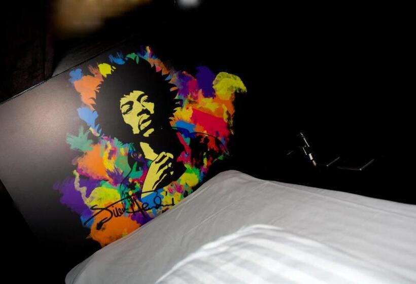 패밀리 룸, The Fort York