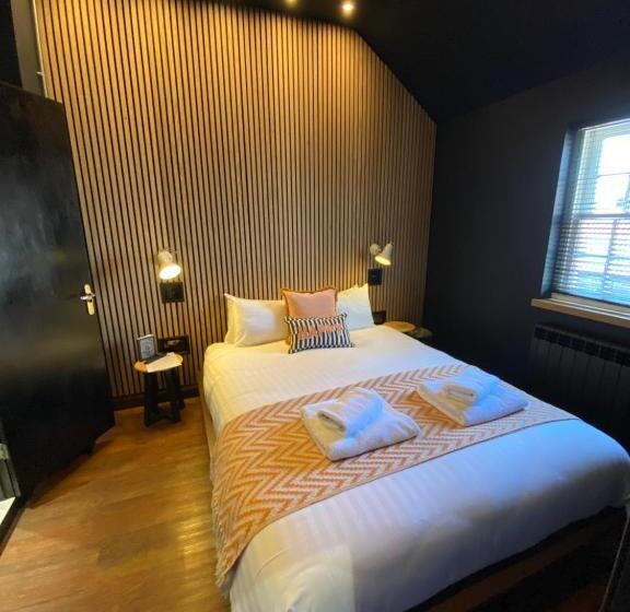 스탠다드 룸, The Fort York