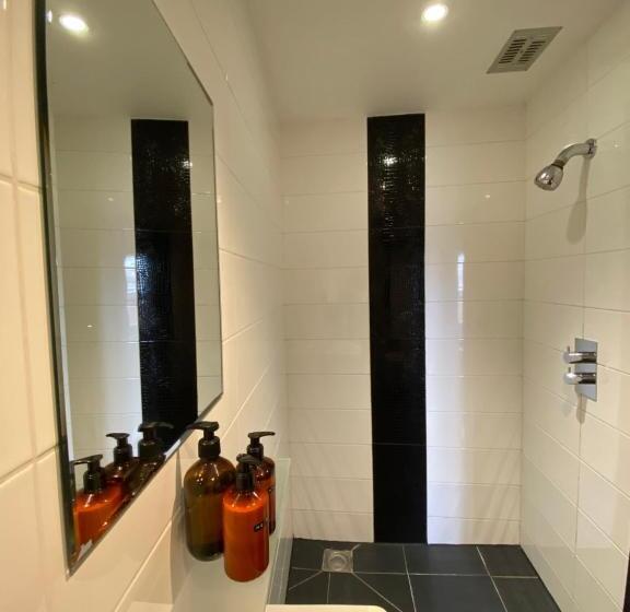 스탠다드 룸, The Fort York