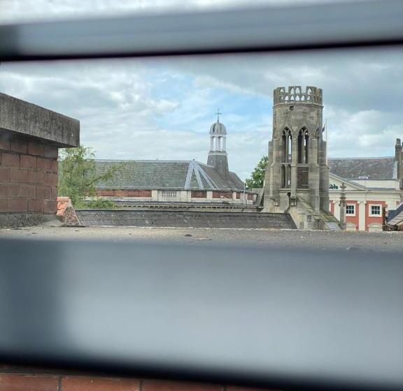 스탠다드 룸, The Fort York