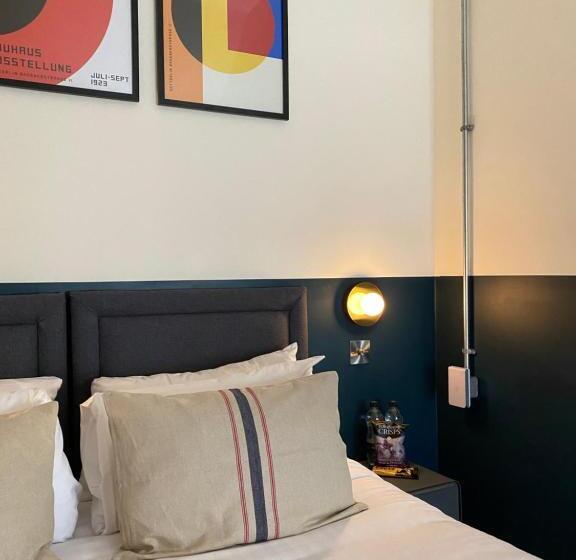 스탠다드 룸, The Fort York