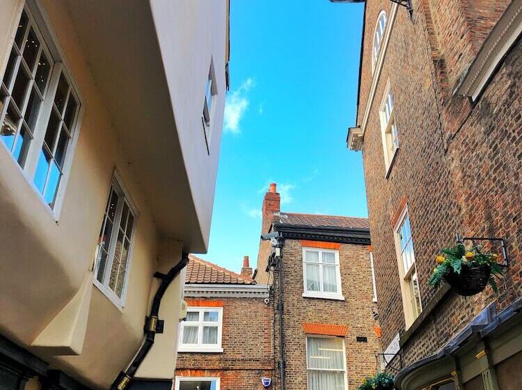 스탠다드 룸, The Fort York