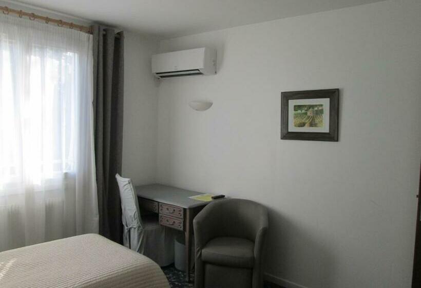 스탠다드 룸, Victor Hugo