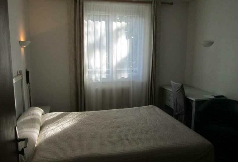 스탠다드 룸, Victor Hugo