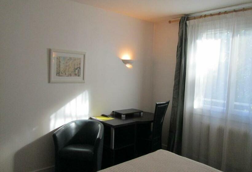 스탠다드 룸, Victor Hugo