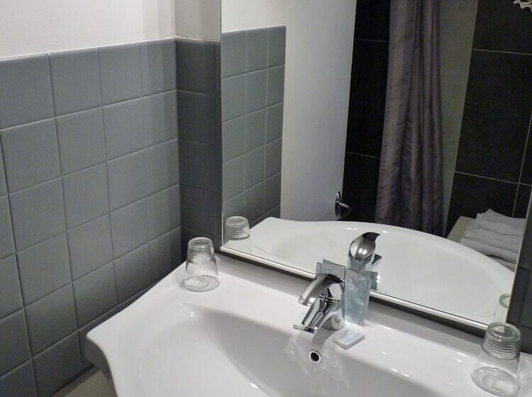 스탠다드 룸, Victor Hugo