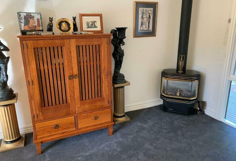 キャビン, Weeroona Bed And Breakfast