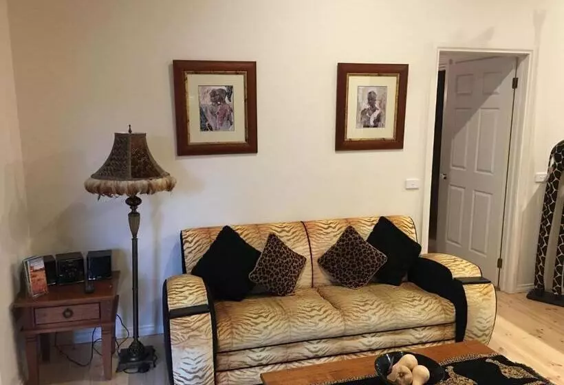 キャビン, Weeroona Bed And Breakfast