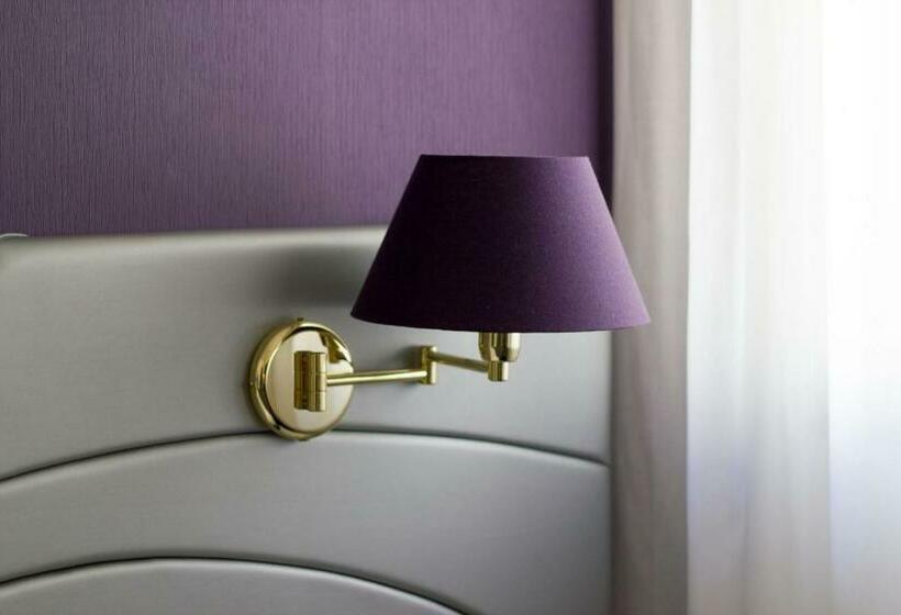 スタンダードシングルルーム, Alan