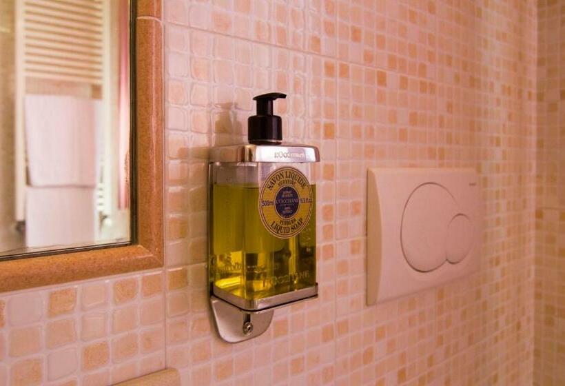 スタンダードシングルルーム, Alan