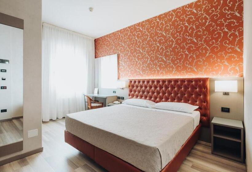 スタンダードルーム, Alan