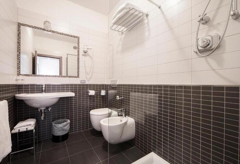 スタンダードトリプルルーム, Alan