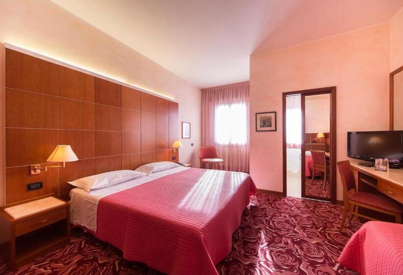 スタンダードトリプルルーム, Alan