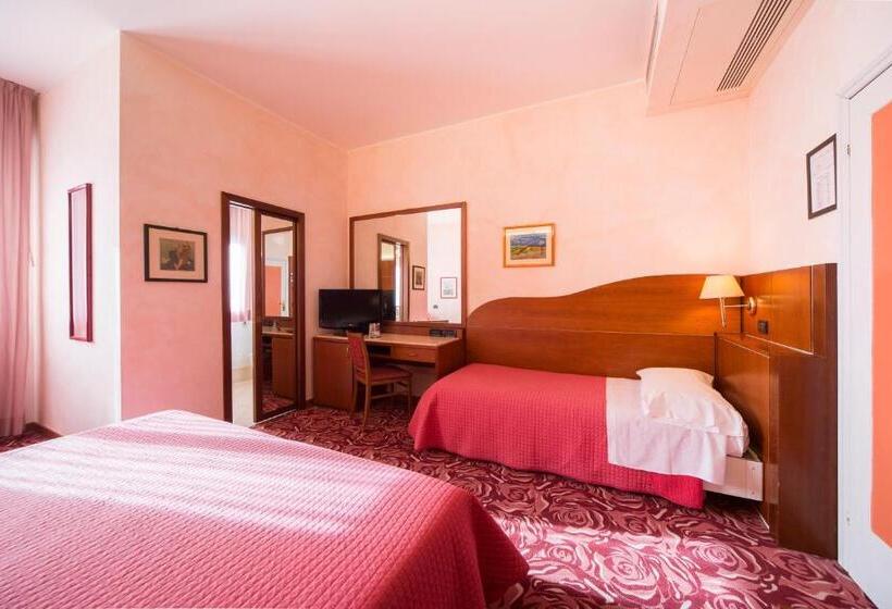 スタンダードトリプルルーム, Alan