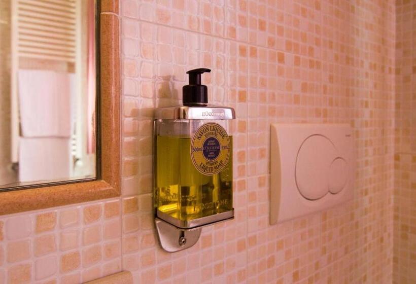 スタンダードルーム, Alan