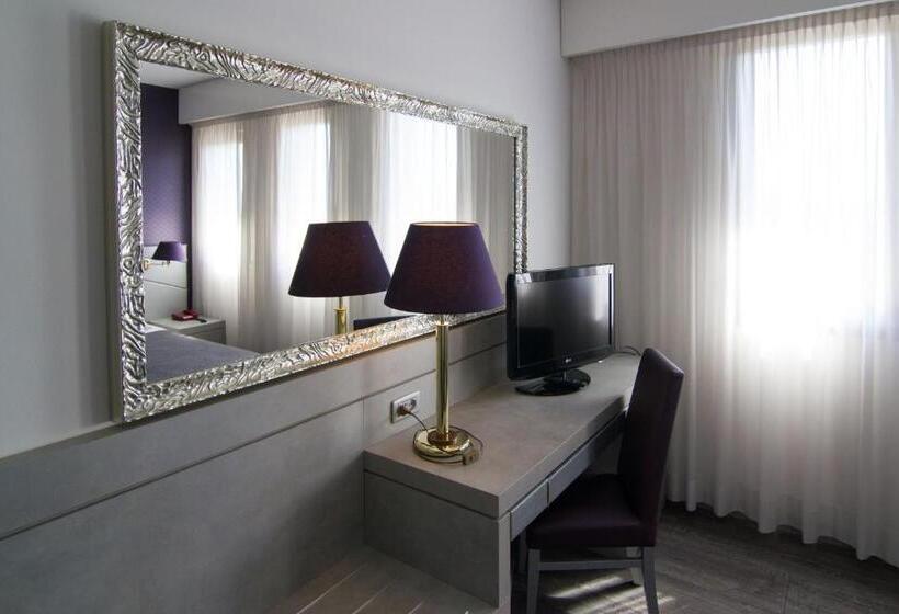 スタンダードトリプルルーム, Alan