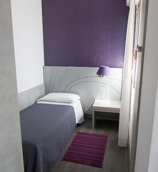 スタンダードトリプルルーム, Alan