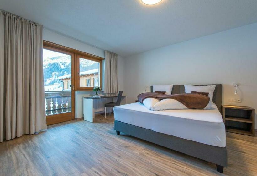 スーペリアールーム, Bacher