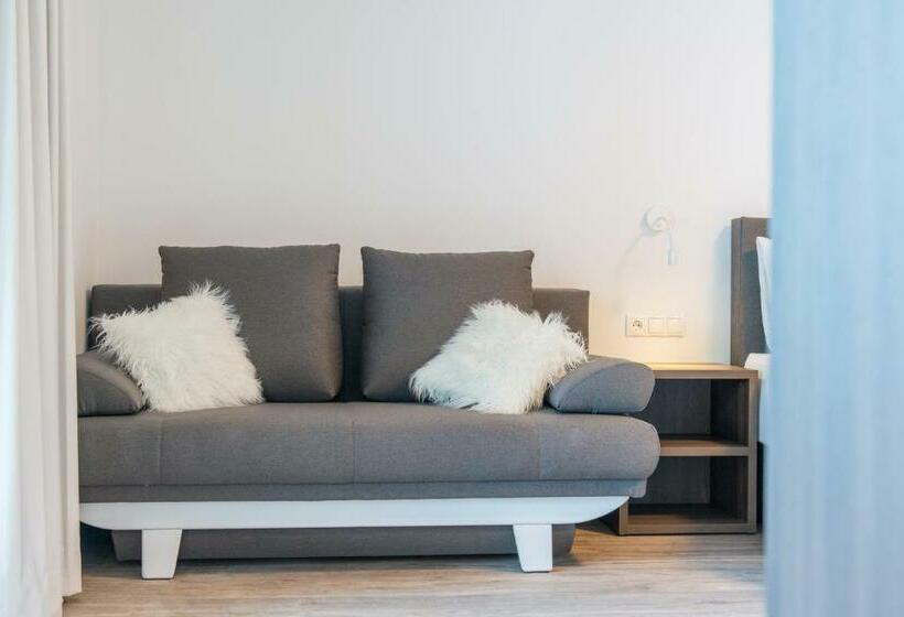 スーペリアールーム, Bacher