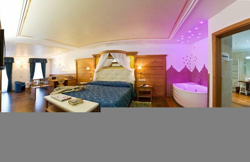 جناح جونيور, Cavallino Lovely