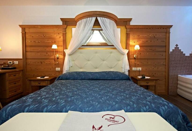 جناح جونيور, Cavallino Lovely