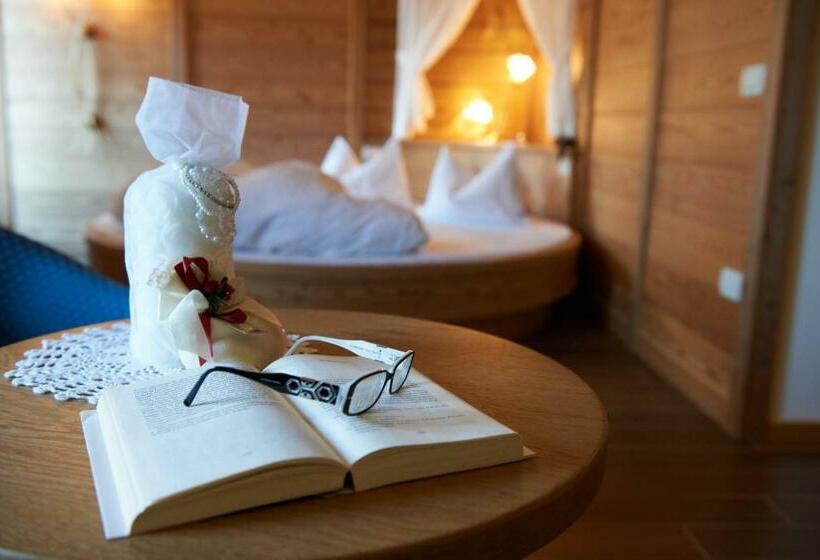 جناح جونيور, Cavallino Lovely