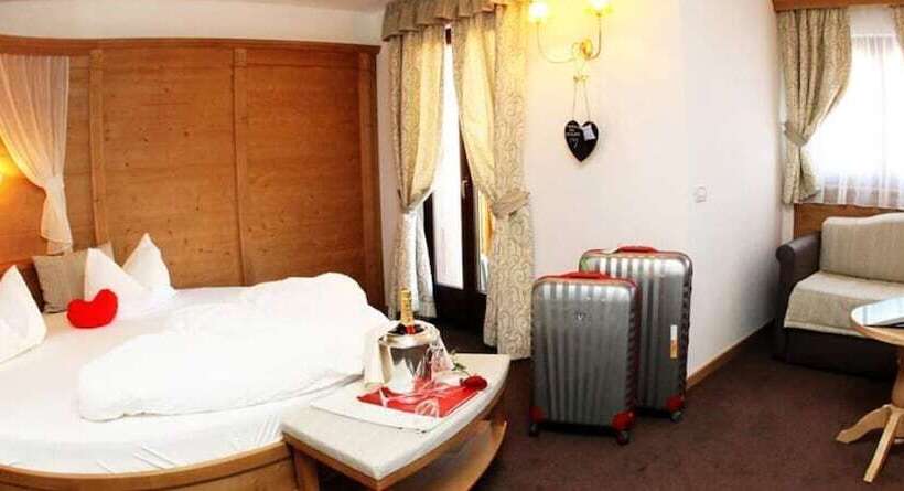 جناح جونيور, Cavallino Lovely