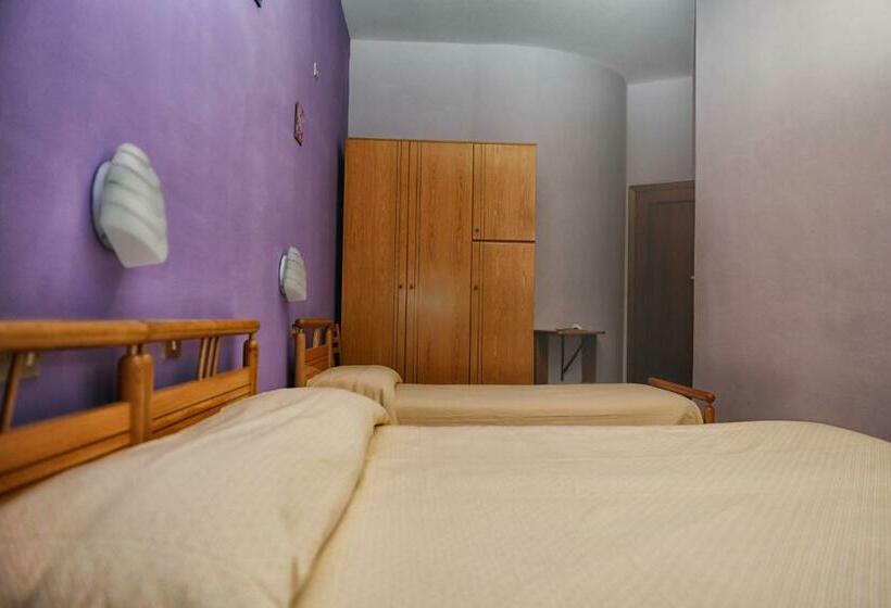 غرفة قياسية ثلاثية, Centrale Di Paolo E Cinzia