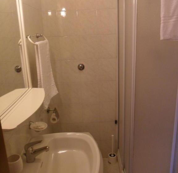 غرفة قياسية ثلاثية, Centrale Di Paolo E Cinzia