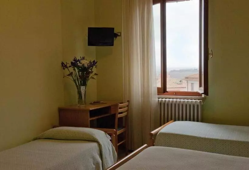 اتاق استاندارد چهار تخته, Centrale Di Paolo E Cinzia