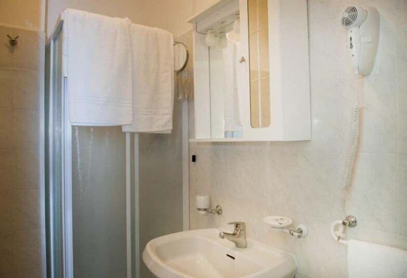 غرفة قياسية, Centrale Di Paolo E Cinzia