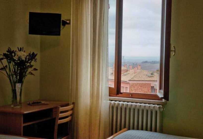 غرفة قياسية, Centrale Di Paolo E Cinzia