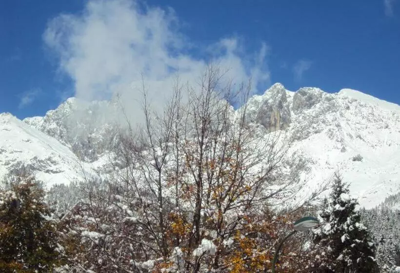 Ullakkohuone, Des Alpes